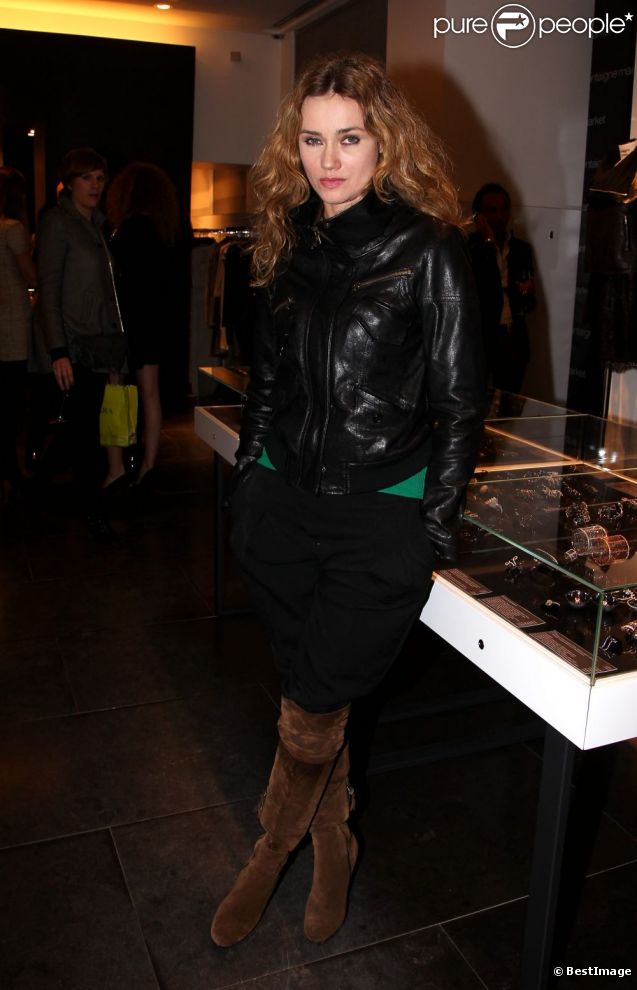 Marine Delterme au lancement du sac Vavavoom de Valentino, vendu en édition limitée et en exclusivité au magasin Montaigne Market à Paris, le 25 janvier 2012