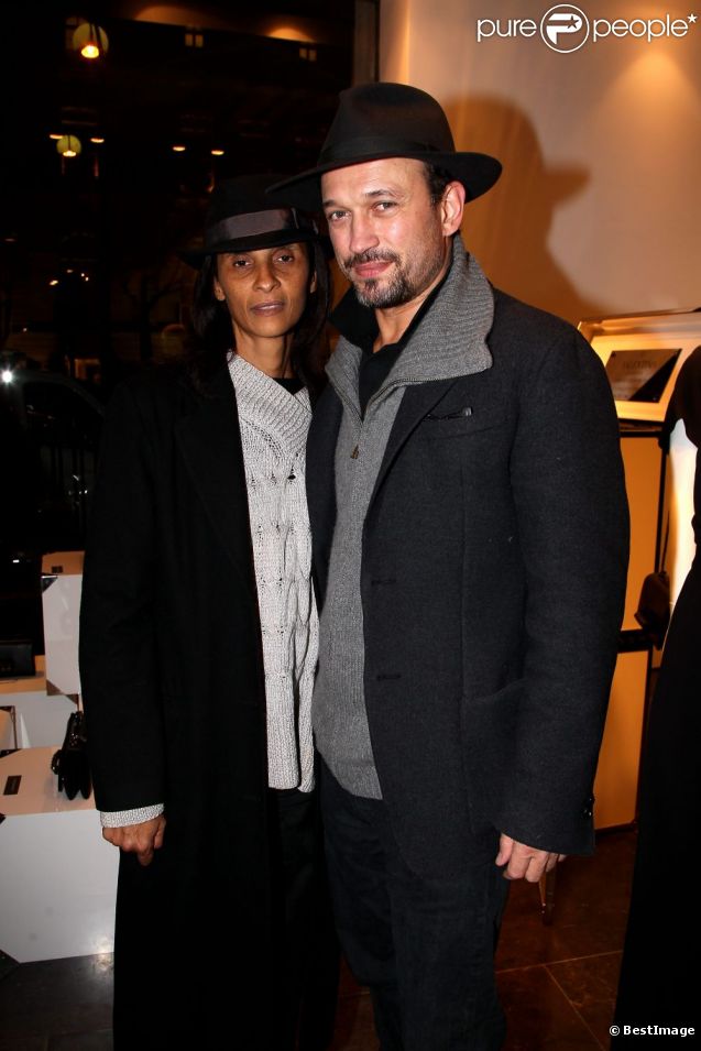 Karine Silla et Vincent Perez au lancement du sac Vavavoom de Valentino, vendu en édition limitée et  en  exclusivité au magasin Montaigne Market à Paris, le 25 janvier 2012