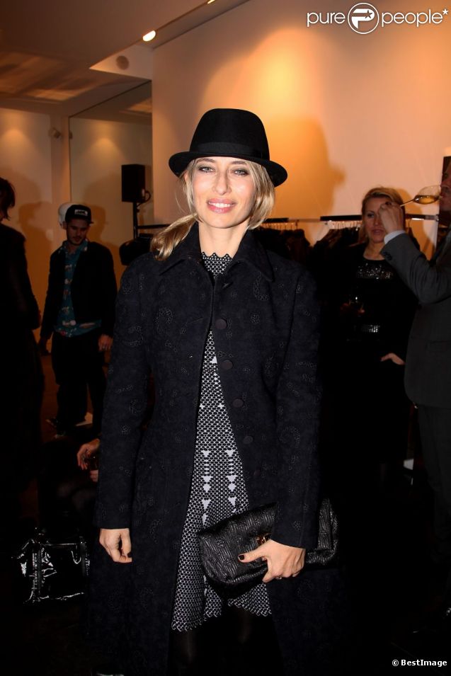Alexandra Golovanoff au lancement du sac Vavavoom de Valentino, vendu en édition limitée et  en  exclusivité au magasin Montaigne Market à Paris, le 25 janvier 2012