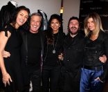 Zofia Reno, Jean-Claude Darmon, Hoda Roche, Michaël Youn et Isabelle Funaro au lancement du sac Vavavoom de Valentino, vendu en édition limitée et  en  exclusivité au magasin Montaigne Market à Paris, le 25 janvier 2012