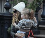 Sarah Jessica Parker accompagne sa fille Marion, deux ans et demi, à l\'école, à New York, le vendredi 3 février 2012.