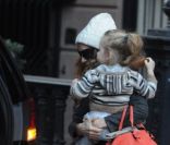 Sarah Jessica Parker accompagne sa fille Marion, deux ans et demi, à l\'école, à New York, le vendredi 3 février 2012.