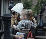 Sarah Jessica Parker accompagne sa fille Marion, deux ans et demi, à l\'école, à New York, le vendredi 3 février 2012.