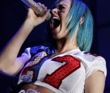 Katy Perry, sublime, donne un concert à la fête du Super Bowl donnée par Direct TV à Indianapolis, le 4 février 2012.