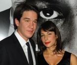 Daniel Espinosa et une amie lors de la première de Safe House (Sécurité Rapprochée) au SVA Theater de New York City le 7 février 2012
