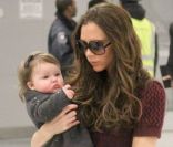 Victoria Beckham, en Miu Miu et Walter Steiger à l'aéroport JFK de New York, le 7 février 2012. 