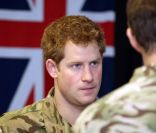  Le prince Harry le 10 février 2012 à la base de la RAF de Hunington, dont il est commandant d'honneur, non loin de sa base de Wattisham (Suffolk). Il a notamment partagé son expérience de l'Afghanistan avec ses camarades, à quelques mois de son probable redéploiement. 