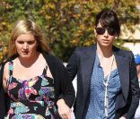 Jessica Biel et une amie à la sortie d\'un cabinet médical de Los Angeles, le 10 février 2012.