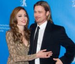 Angelina Jolie et Brad Pitt lors de la présentation d\'Au pays du sang et du miel, au festival de Berlin le 11 février 2012.