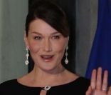 Carla Bruni sur le perron de l\'Élysée, à Paris, le 27 janvier 2012.