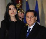 Eric Besson et son épouse Yasmine à l'Élysée, le 26 janvier 2012. 