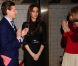Victoria Beckham, applaudie par Hamish Bowles et Anna Wintour dans la gare Grand Central. New York, le 15 février 2012.