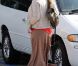 Hilary Duff, sur le point d'accoucher, chouchoute son mari, fraîchement opéré, le 29 janvier 2012 à Los Angeles.