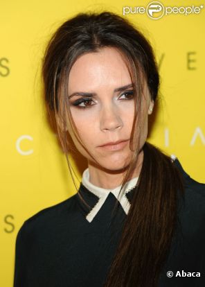 Victoria Beckham, visiblement fatiguée par des derniers jours éprouvants, est de retour à Londres pour lancer sa collection chez Harvey Nichols. Le 17 février 2012.