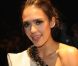 Jessica Alba renversante lors du défilé Lanvin automne/hiver 2012 qui s'est déroulé le 2 mars à Paris
