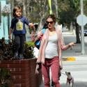 Alessandra Ambrosio enceinte : une maman poule qui sait comment garder la ligne