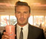 David Beckham et Salma Hayek métamorphosée : La junk food sexy selon Burger King