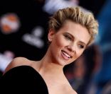 Scarlett Johansson simplement divine lors de la première de The Avengers à Los Angeles. Moulée dans une robe Versace, la star a brillé sur le red carpet. Le 11 avril 2012