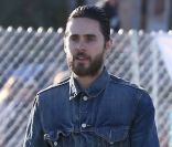 Jared Leto en solo sur la pelouse de l\'Empire Polo Club pour le Jour 2 du Festival de Coachella. Indio, le 14 avril 2012.