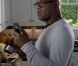 Samuel L. Jackson et Zooey Deschanel font appel à une assistante un peu spéciale