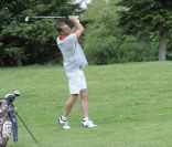 Le karatéka et ex-coach de la<em> Star Ac</em>\' Christophe Pinna se sort du <em>rough</em>. Le 19e Trophée Kimbo Sport Passion a pu compter sur la participation de 80 personnalités du monde du sport parmi 200 invités pour son édition 2012, le 10 mai 