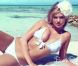 Kate Upton nous embarque sur l'île de Bélize, dans un décor paradisiaque, pour son shooting avec Beach Bunny.