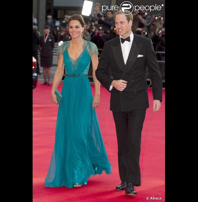 Le prince William et la belle Catherine Middleton arrivent au dîner de gala pour célébrer l'arrivée des Jeux Olympiques, au Royal Albert Hall à Londres le 11 mai 2012