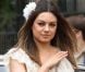 Mila Kunis et Clive Owen lors d'une scène de mariage sur le tournage de  Blood Ties  de Guillaume Canet, à New York le 14 mai 2012.