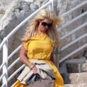 Victoria Silvstedt : Rayonnante, elle déambule au bord de la piscine