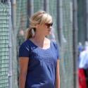 Reese Witherspoon, bien enceinte et toujours mère poule pour son fils sportif