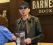 Billy Bob Thornton dédicace son livre autobiographique The Billy Bob Tapes: A Cave Full of Ghosts chez Barnes &amp; Noble à Los Angeles le 21 mai 2012