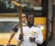 Will.i.am participe au relais olympique en portant la flamme olympique et le numéro 109 le 21 mai 2012 dans les rues de Tauton dans le Somerset