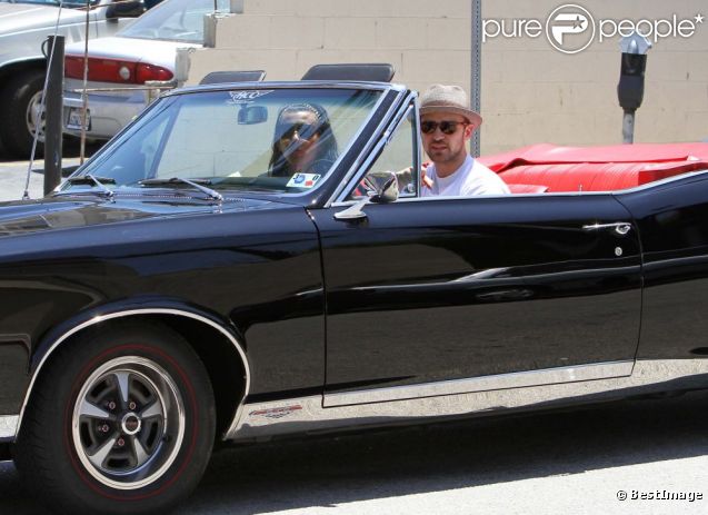 Justin Timberlake et sa chérie Jessica Biel se baladent dans une superbe Pontiac, dans les rues de Los Angeles le 22 mai 2012