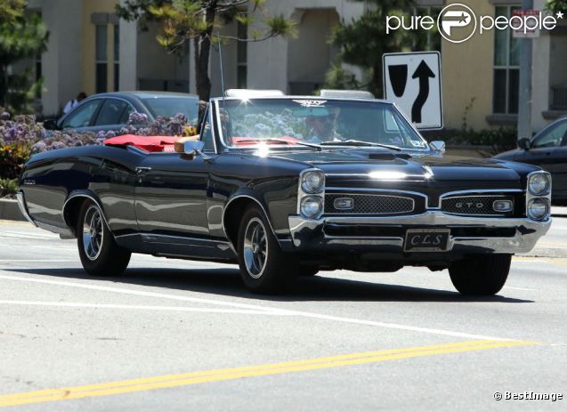 En promenade, Justin Timberlake et sa fiancée Jessica Biel dans une superbe Pontiac, dans les rues de Los Angeles le 22 mai 2012