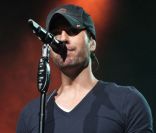 Enrique Iglesias : Son coup de vieux à cause de The Wanted et Carly Rae Jepsen