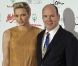 Charlene de Monaco élégante au bras de son prince, au côté de l'intrigante Zahia