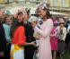 Kate Middleton lors de la deuxième garden party à Buckingham Palace, le 29 mai 2012, dans le cadre des célébrations du jubilé de diamant de la reine Elizabeth II. La duchesse de Cambridge porte la même robe Emilia Wickstead que précédemment pour le déjeuner de la souveraine à Windsor, le 18 mai, et un chapeau Jane Corbett.