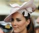 Kate Middleton lors de la deuxième garden party à Buckingham Palace, le 29 mai 2012, dans le cadre des célébrations du jubilé de diamant de la reine Elizabeth II. La duchesse de Cambridge porte la même robe Emilia Wickstead que précédemment pour le déjeuner de la souveraine à Windsor, le 18 mai, et un chapeau Jane Corbett.