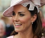 Kate Middleton ressort à Buckingham sa robe Emilia Wickstead, onze jours après