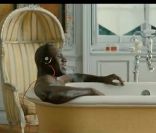 Omar Sy vend la baignoire d'Intouchables pour les beaux yeux d'Eva Longoria