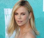 MTV Movie Awards 2012 : Charlize Theron superbe, Mila Kunis plus ronde