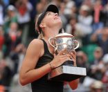 Roland-Garros 2012 : Maria Sharapova à terre et au 7e ciel, un triomphe 'irréel'