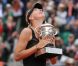 Maria Sharapova soulève enfin la coupe Suzanne Lenglen ! Elle a remporté samedi 9 juin 2012 Roland-Garros pour la première fois de sa carrière, aux dépens de l'Italienne Sara Errani. La Russe devient seulement la 6e joueuse de l'ère Open à s'être imposée dans chacun des Majeurs du circuit.