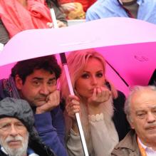 Adriana Karembeu et André Ohanian lors de la finale de Roland-Garros entre Rafael Nadal et Novak Djokovic le 10 juin 2012 à Paris