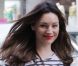 Photo exclusive : Kelly Brook, souriante dans les rues de Londres, le 14 juin 2012.