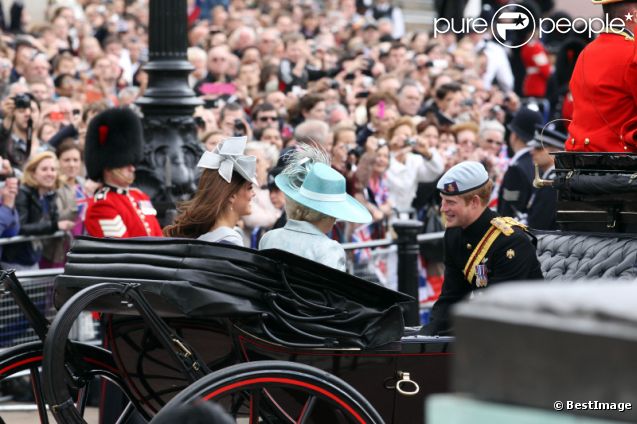 CASA REAL BRITÁNICA - Página 29 876217-la-duchesse-de-cornouailles-camilla-637x0-2