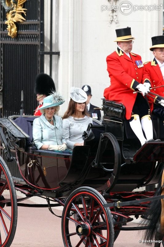 CASA REAL BRITÁNICA - Página 29 876219-la-duchesse-de-cornouailles-camilla-637x0-2