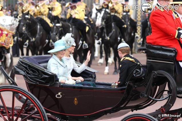 CASA REAL BRITÁNICA - Página 29 876220-la-duchesse-de-cornouailles-camilla-637x0-2