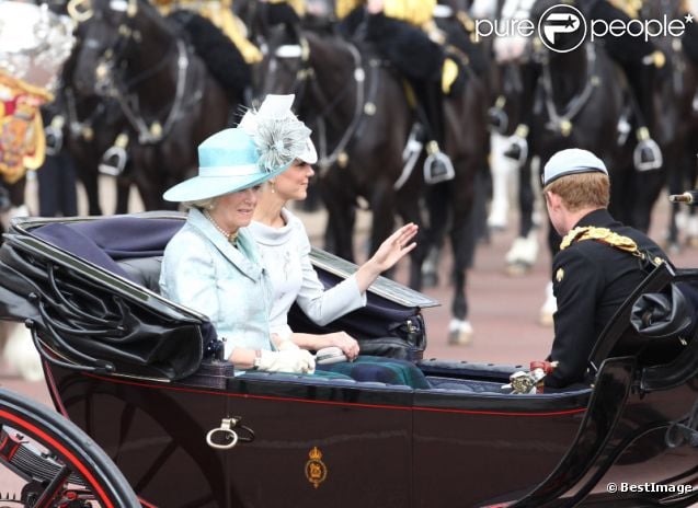 CASA REAL BRITÁNICA - Página 29 876223-la-duchesse-de-cornouailles-camilla-637x0-2