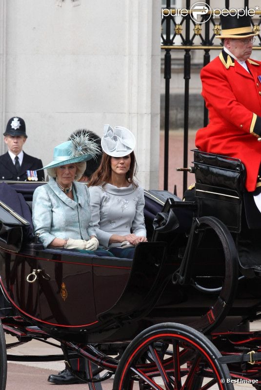 CASA REAL BRITÁNICA - Página 29 876225-la-duchesse-de-cornouailles-camilla-637x0-2